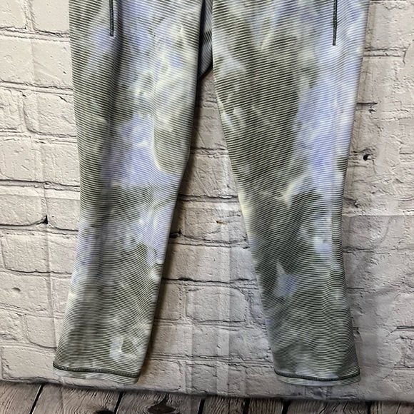 ATHLETA Salutation Stash Pocket II Capri - Picture 5 of 9